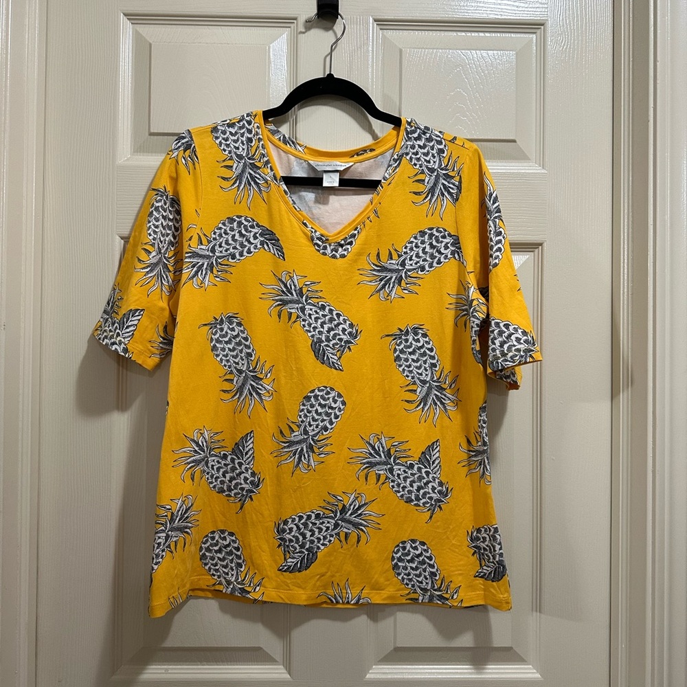 Christopher & banks short sleeve V-neck shirt yellow pineapple print size large